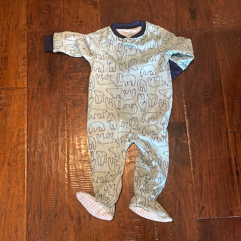 NWOT 
Carters footed pajamas size 18 months